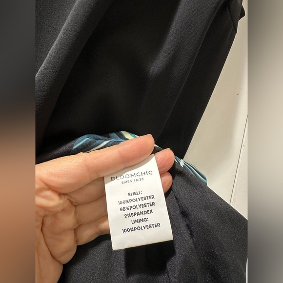 BloomChic Tropical Print Romper - Picture 7 of 8